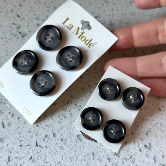 8 NEW Vintage 70s La Mode Gray Black Round 4 Hole Sewing Buttons On Card - Picture 1 of 6
